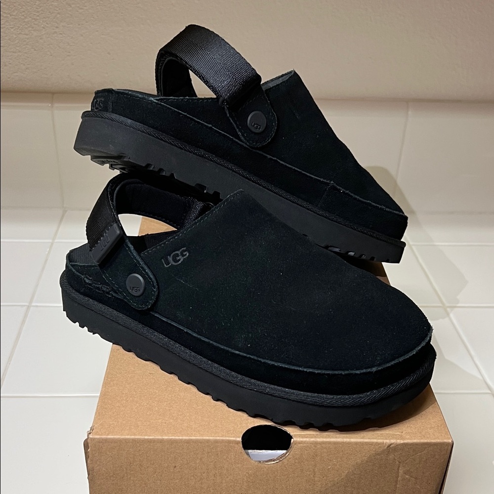New!! UGG Goldenstar Coogs - Black Suede